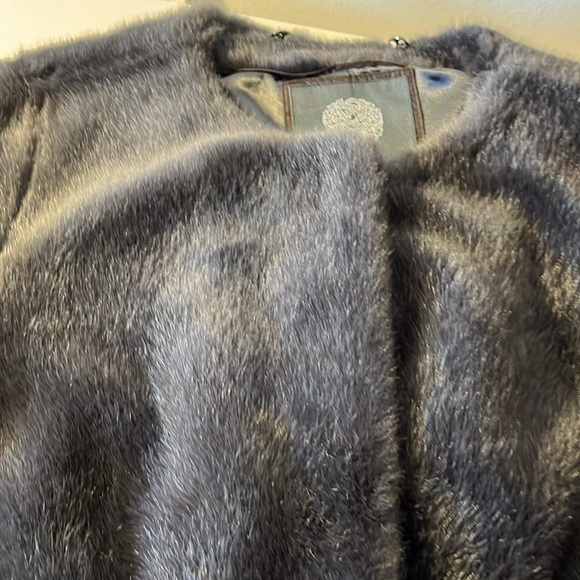 Vince Camuto faux fur jacket size small colour aubergine - Picture 10 of 12